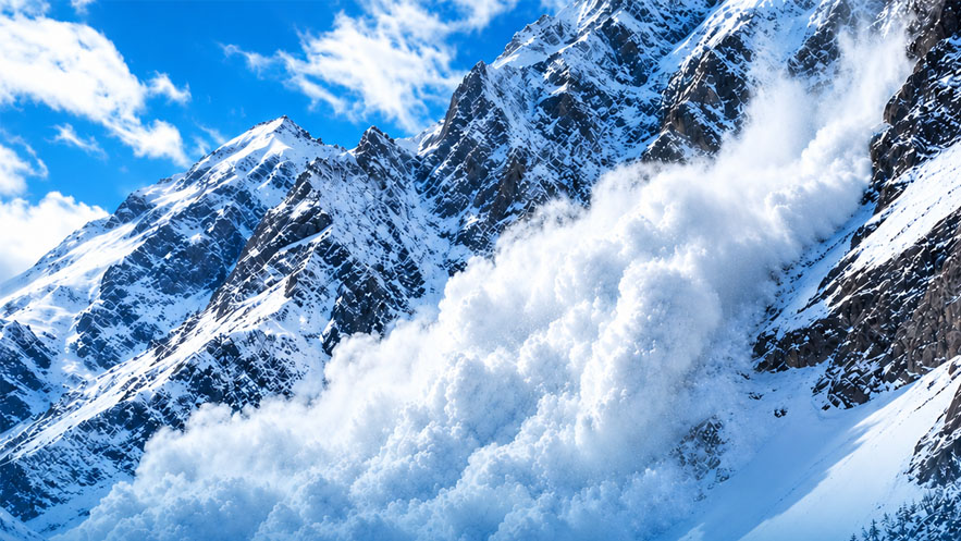 हिमपहिरोमा परी चार जनाको मृत्यु, अझै ८ जना सम्पर्कविहीन