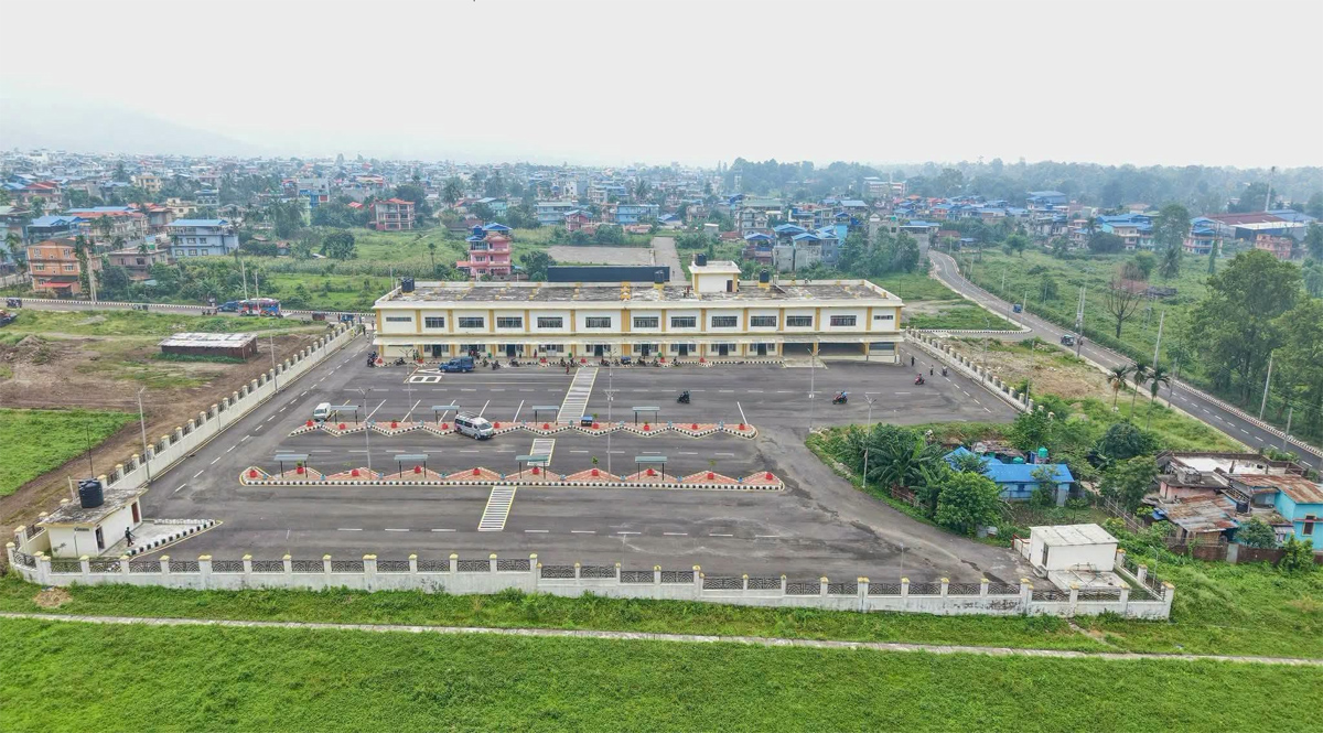 तीन महिनामै सङ्कटमा धरानको नयाँ बसपार्क